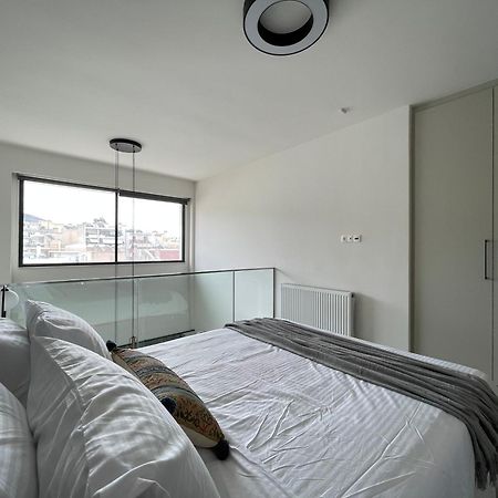 Gleaming Apartments Near Athens Metro Mall Экстерьер фото