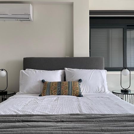 Gleaming Apartments Near Athens Metro Mall Экстерьер фото