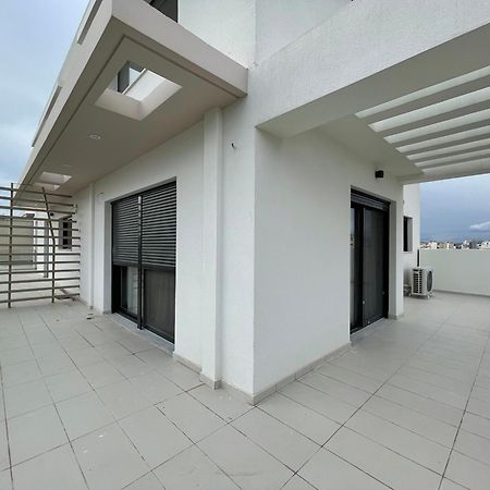 Gleaming Apartments Near Athens Metro Mall Экстерьер фото